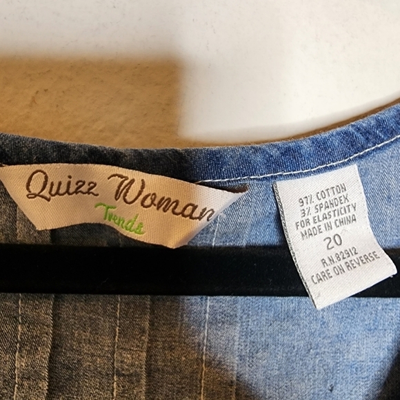 Quizz Woman Trends chambray short sleeve top. Pockets. Mother of pearl. Size 20. - Picture 4 of 16